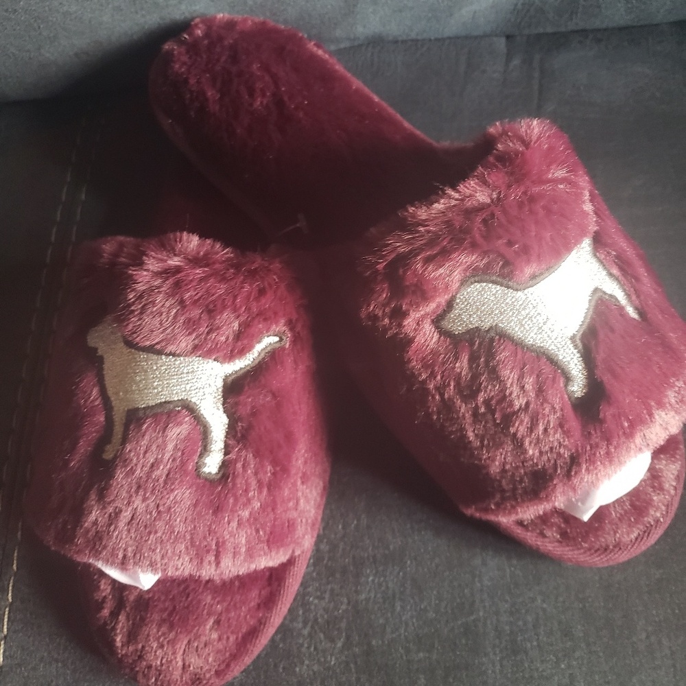 PINK BY VICTORIA SECRET SLIPPERS NEW